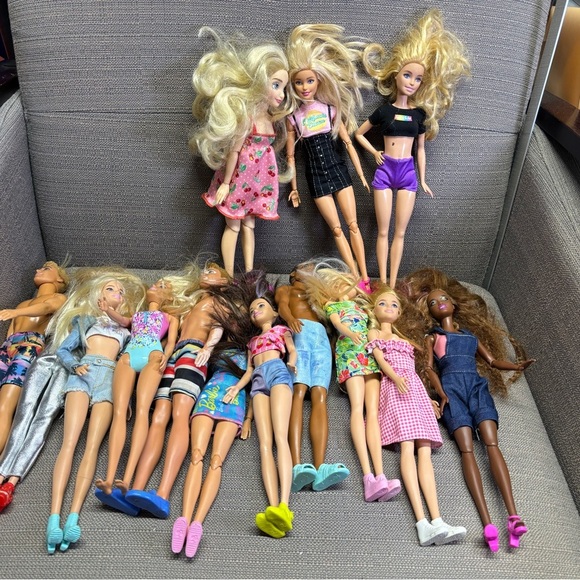 Barbie Assorted Lot of Fashion Dolls Ken Dolls with Clothes Set of 14 Dolls - Picture 1 of 8